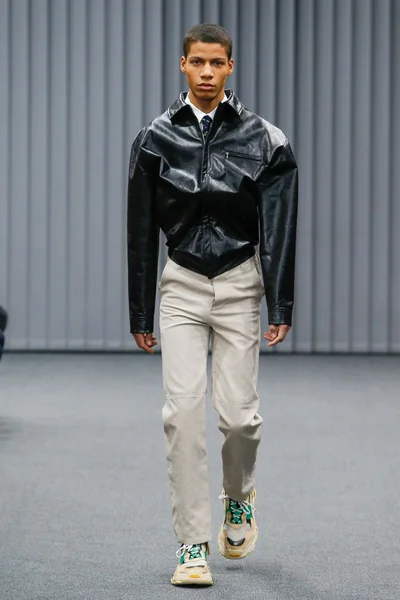 Look 15